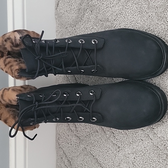 NWOT Womens Timberland Kinsley 6" Black Lace-Up Boots with Faux Fur Trim - Picture 2 of 4